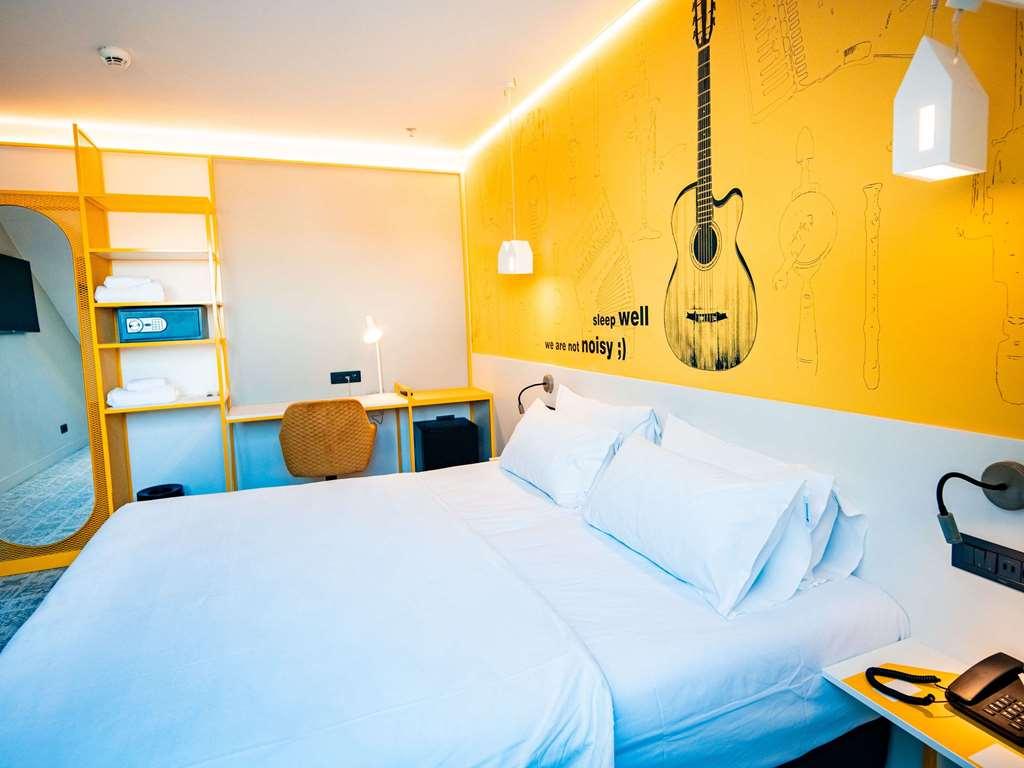 ホテル Ibis Styles Sibiu Arsenal 部屋 写真