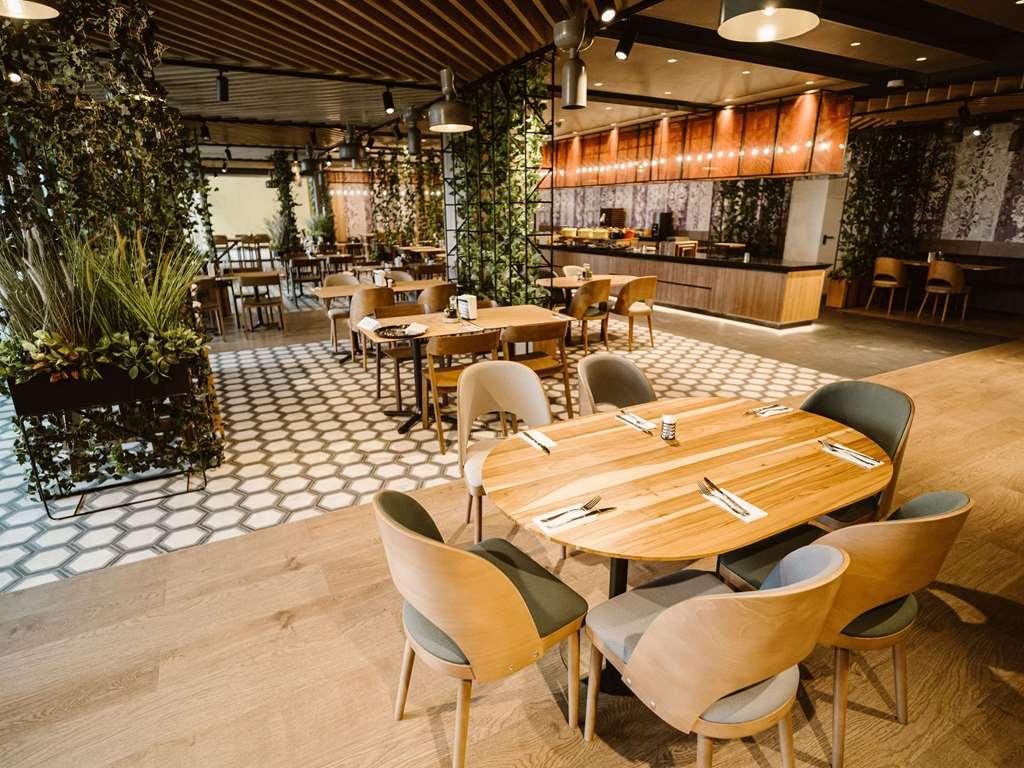 ホテル Ibis Styles Sibiu Arsenal レストラン 写真