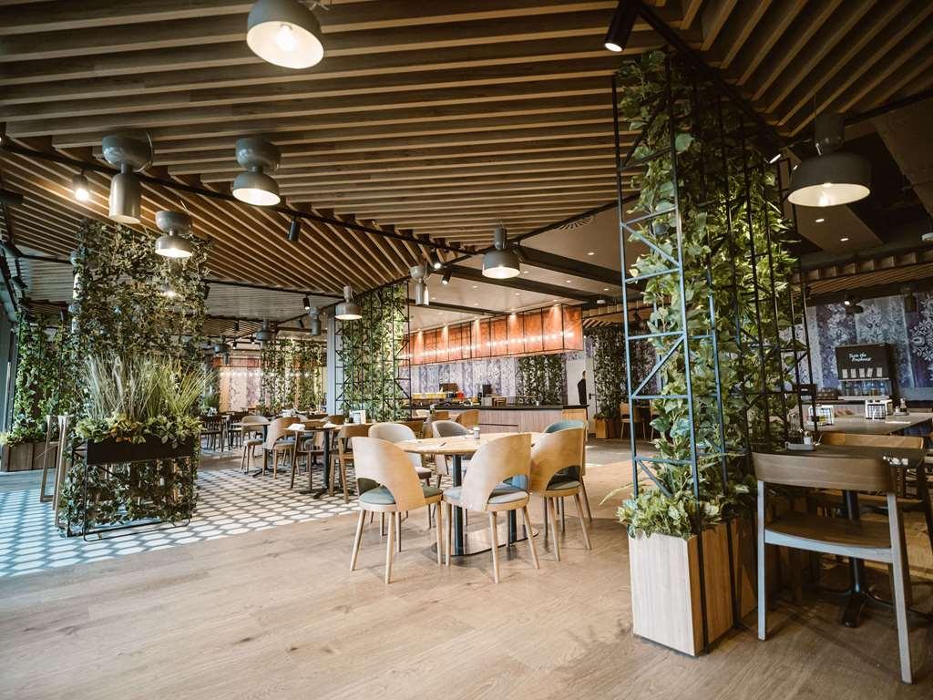ホテル Ibis Styles Sibiu Arsenal レストラン 写真