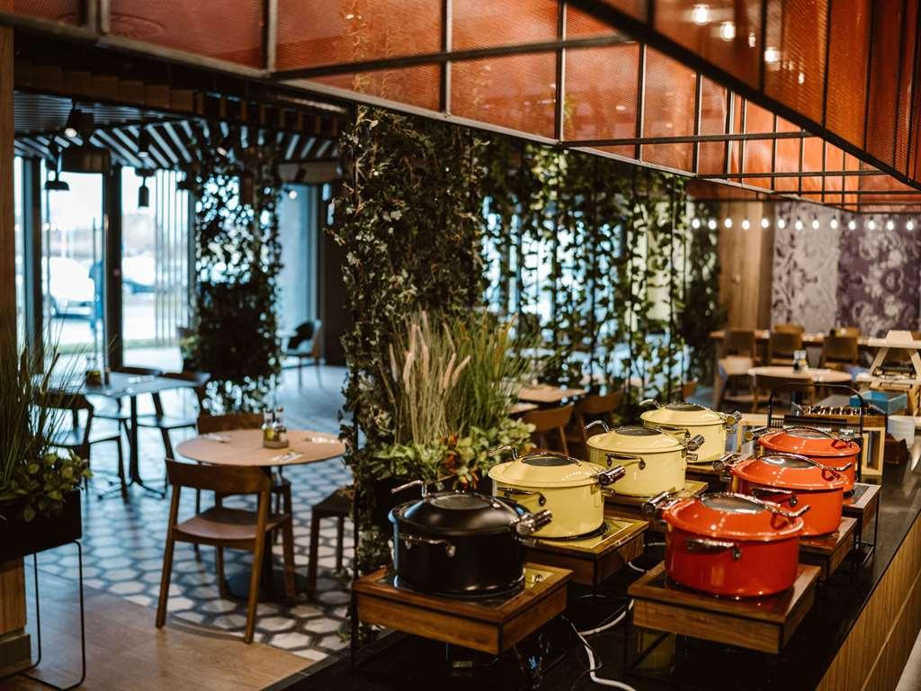ホテル Ibis Styles Sibiu Arsenal レストラン 写真